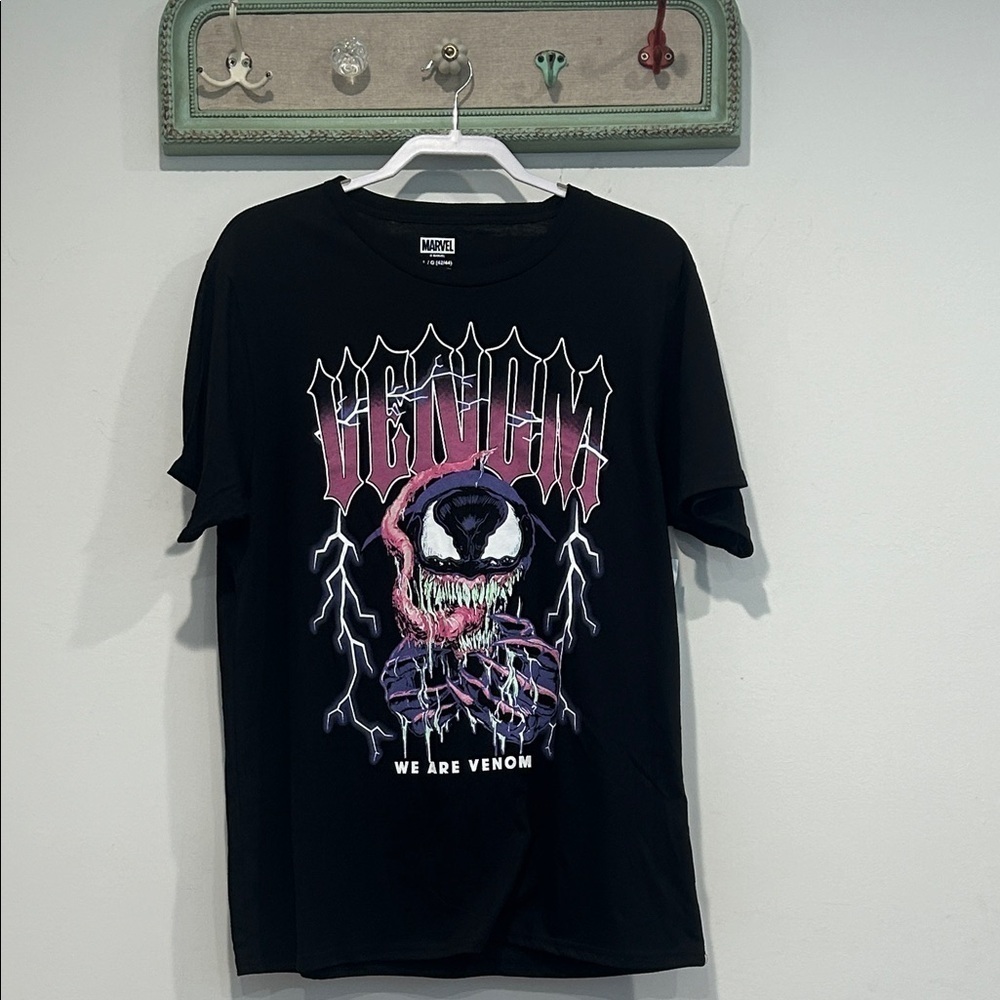 Marvel we are Venom Black T-Shirt Purple and White graphic design large new